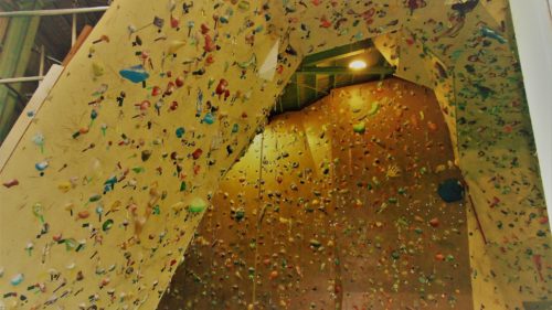 大阪府のクライミング施設「ナカガイクライミングジム堺 深井店」